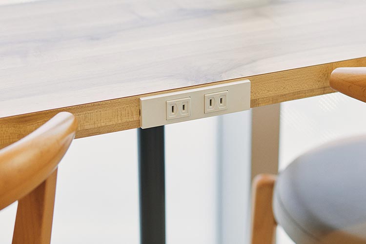 充電用コンセント（待合室）